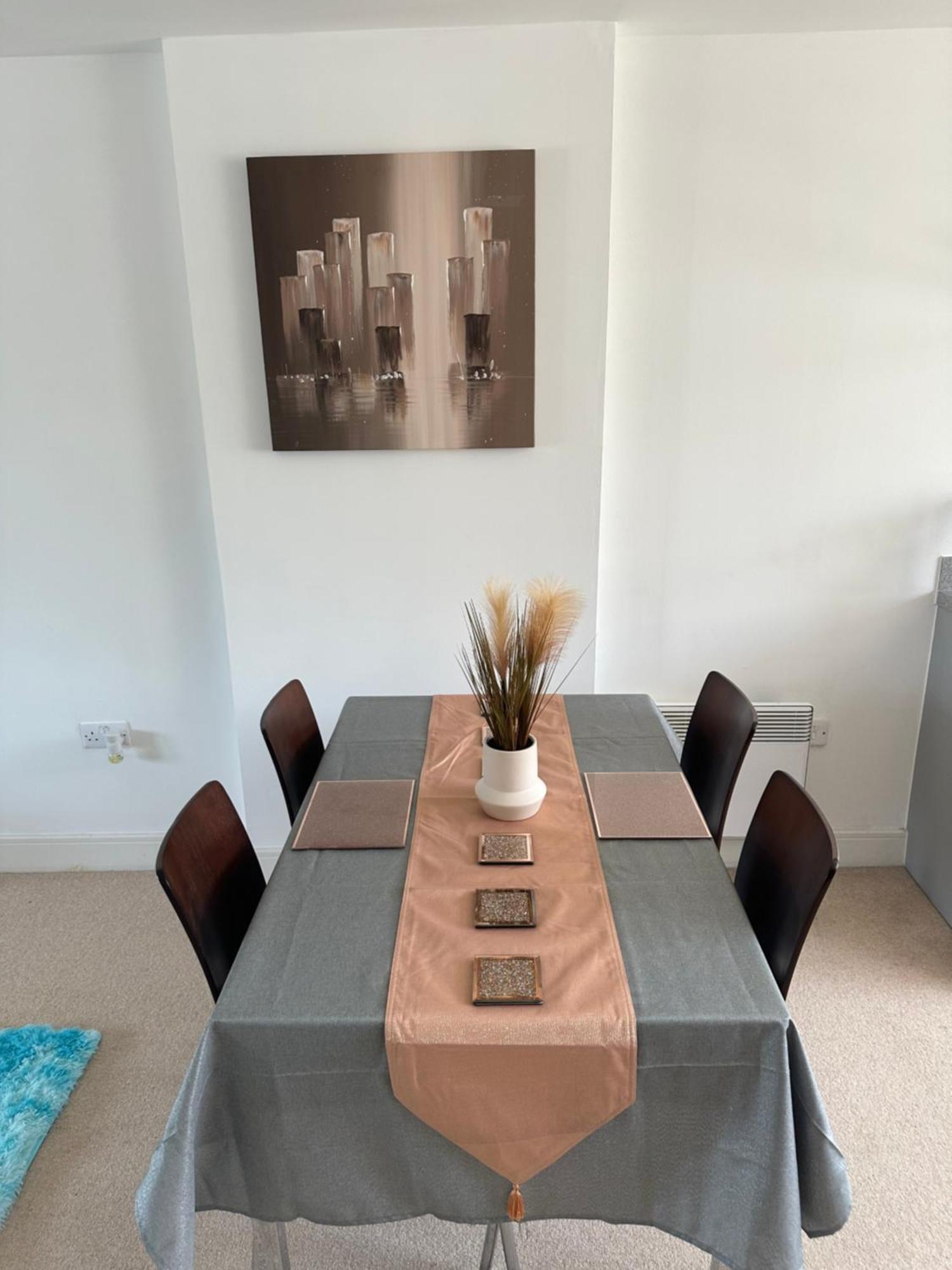 Water Front Apt Walk To The Beach & City Centre Суонзи Екстериор снимка