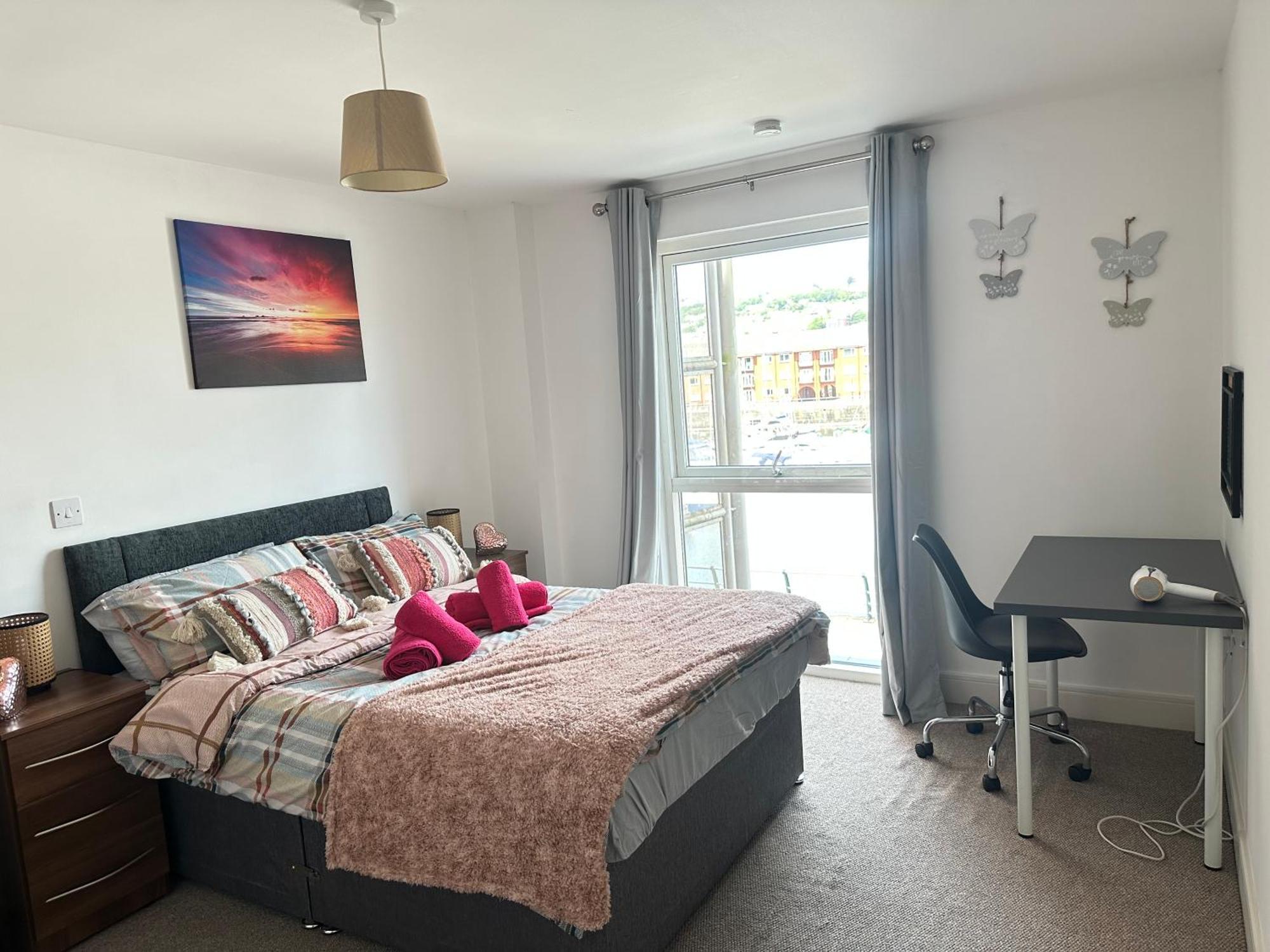 Water Front Apt Walk To The Beach & City Centre Суонзи Екстериор снимка
