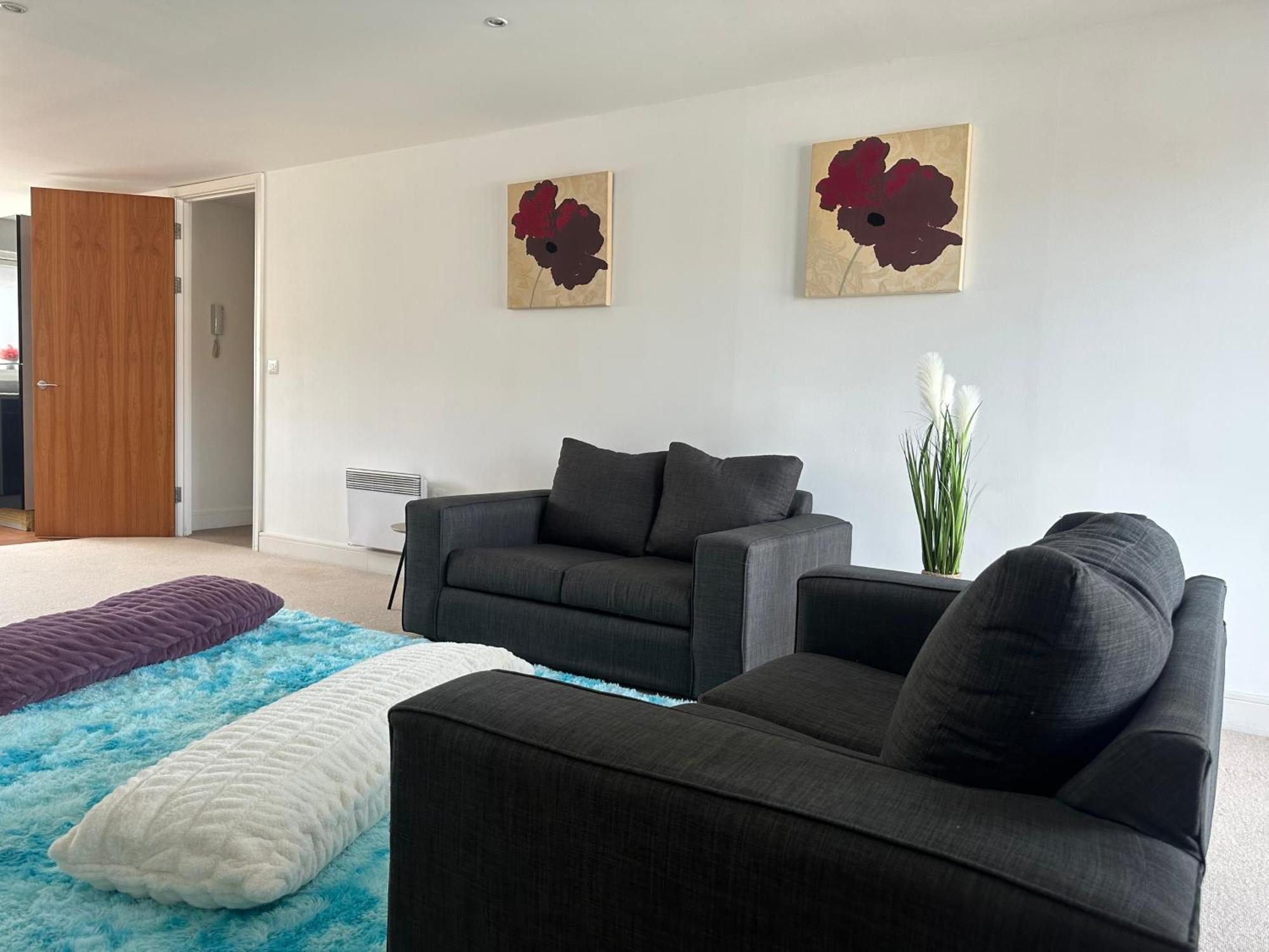 Water Front Apt Walk To The Beach & City Centre Суонзи Екстериор снимка