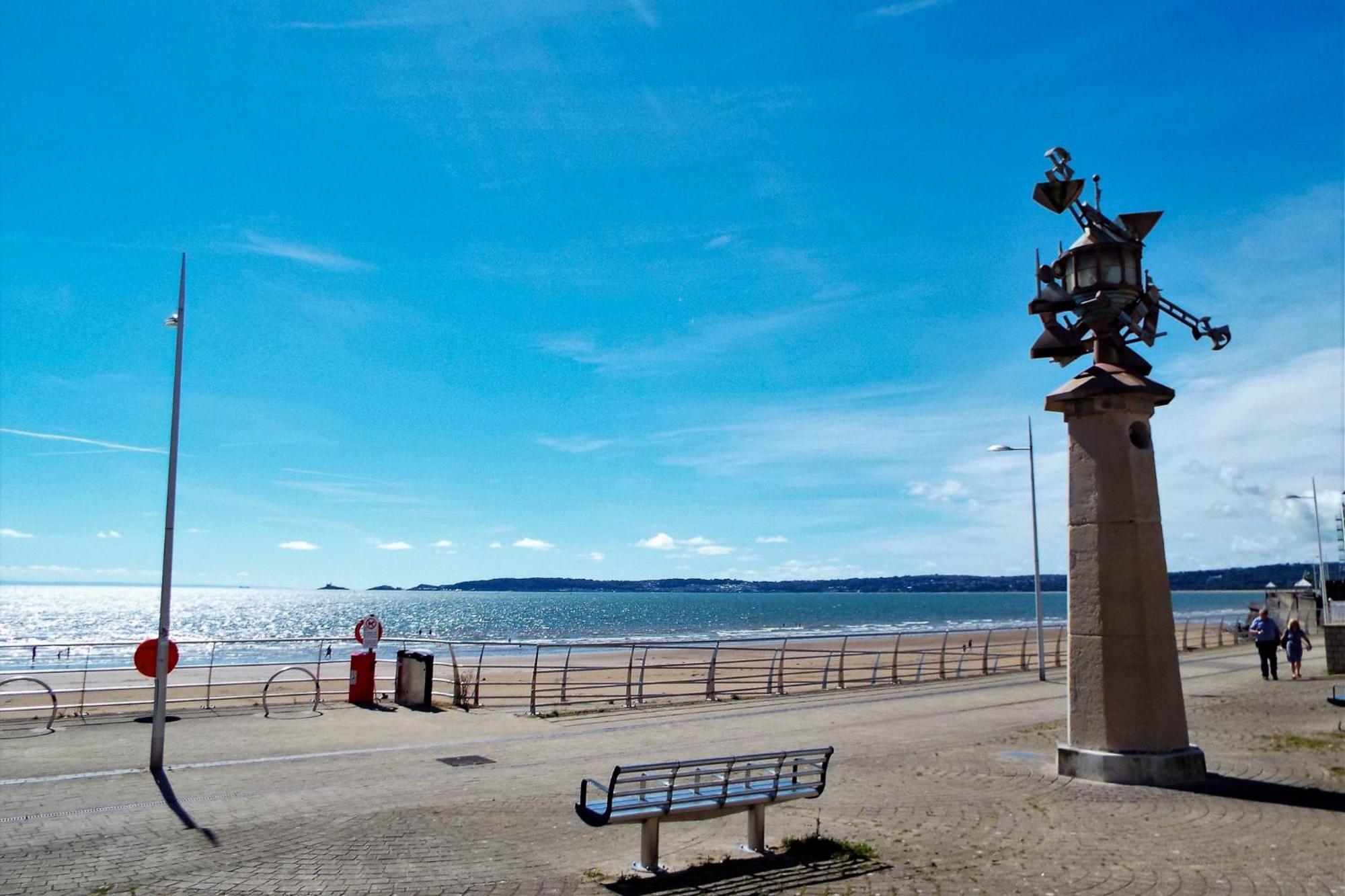 Water Front Apt Walk To The Beach & City Centre Суонзи Екстериор снимка