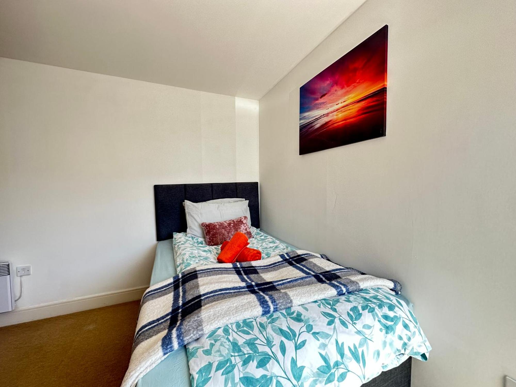 Water Front Apt Walk To The Beach & City Centre Суонзи Екстериор снимка